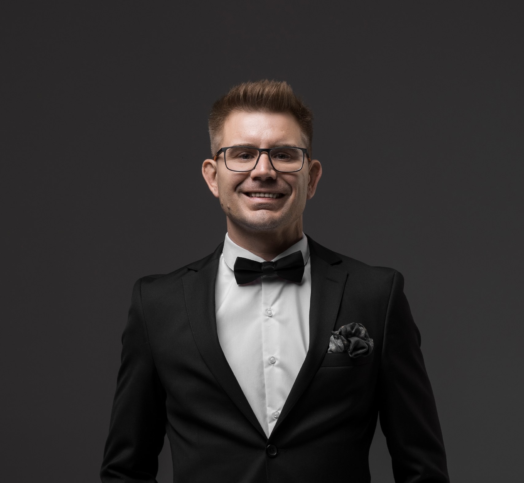 Ведучий Іван Панов